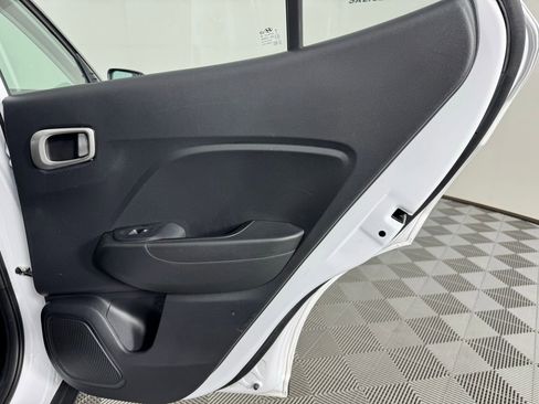 Used 2025 Hyundai Venue SEL image 29