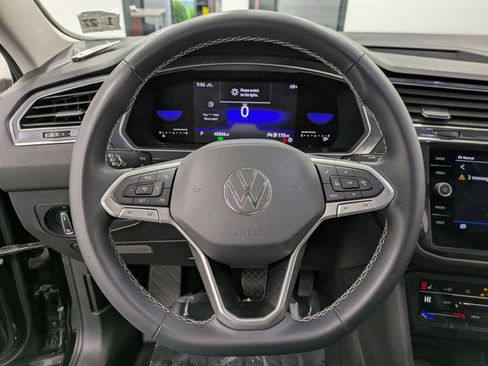 Used 2022 Volkswagen Tiguan SE w/ Panoramic Sunroof Package AWD/4WD image 19