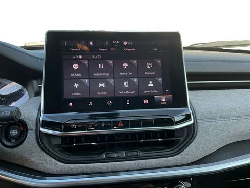 Used 2024 Jeep Compass Latitude image 16