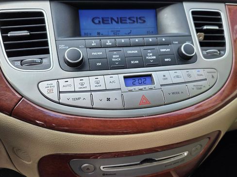 Used 2013 Hyundai Genesis 3.8 RWD image 18