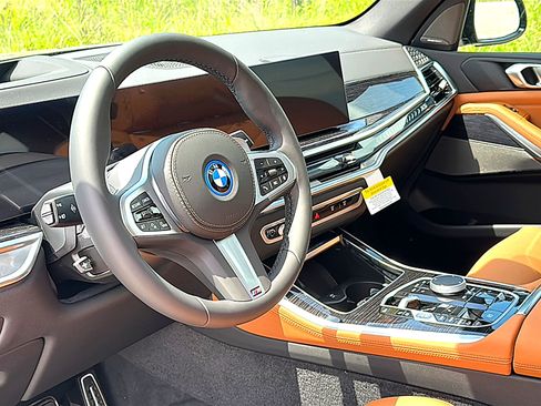 New 2026 BMW X5 xDrive50e w/ M Sport Package AWD/4WD image 9