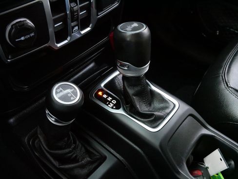 Used 2021 Jeep Wrangler Unlimited Sahara image 24