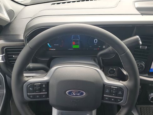 New 2026 Ford F250 Lariat w/ Black Appearance Package AWD/4WD image 18