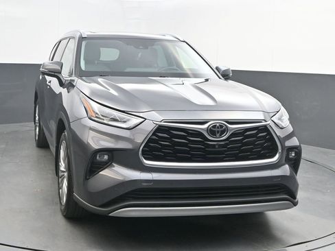 Used 2021 Toyota Highlander Platinum AWD/4WD image 10