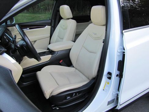 Used 2017 Cadillac XT5 Luxury image 15