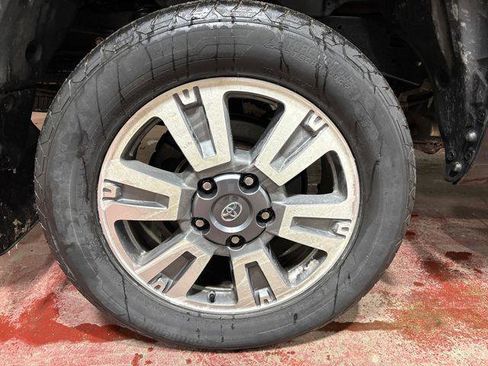 Certified 2018 Toyota Tundra Platinum image 27