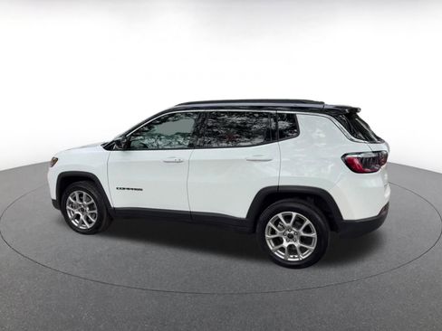 Used 2025 Jeep Compass Limited image 10