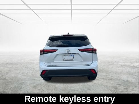 Used 2023 Toyota Highlander L image 6