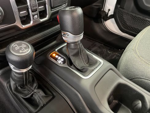 Used 2024 Jeep Wrangler Unlimited w/ Convenience Group AWD/4WD image 24