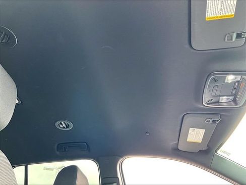 Used 2023 Chevrolet Traverse LT FWD image 23
