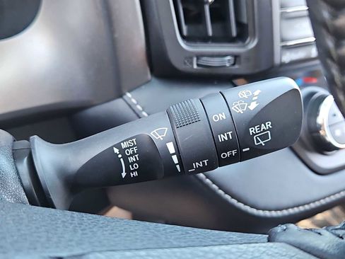 Used 2018 Toyota RAV4 XLE image 27