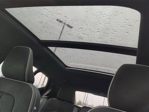 Certified 2025 Volvo XC40 B5 Plus image 25