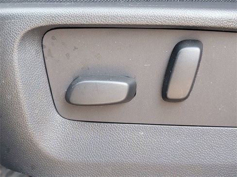 Used 2023 Buick Envision Essence image 4