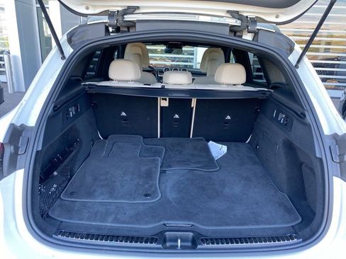 Used 2025 Mercedes-Benz GLC 300 image 11