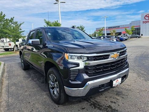 Used 2024 Chevrolet Silverado 1500 LT AWD/4WD image 4
