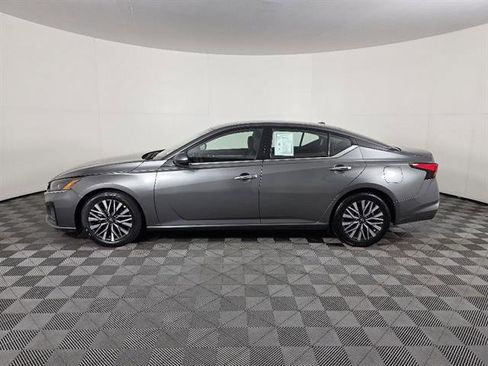 Used 2023 Nissan Altima 2.5 SV FWD image 8