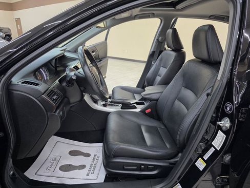 Used 2014 Honda Accord Touring image 16