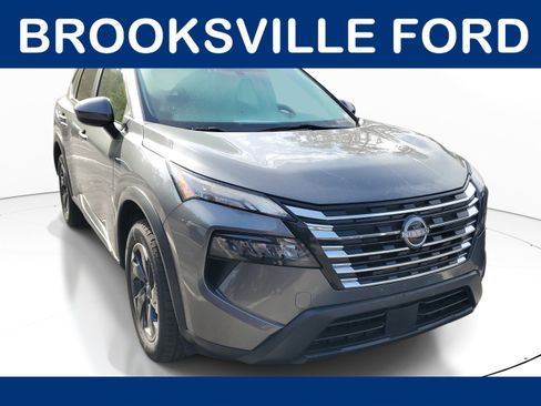 Used 2024 Nissan Rogue SV image 1