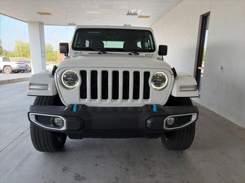 Used 2023 Jeep Wrangler Unlimited Sahara AWD/4WD image 5
