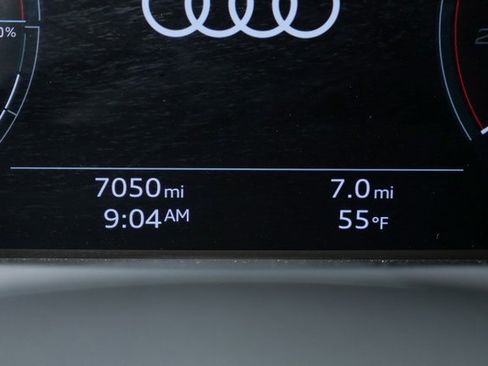 Used 2024 Audi Q8 e-tron Premium Plus image 9