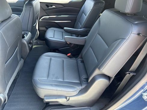 Used 2025 Chevrolet Traverse LT FWD image 18