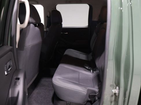 Used 2024 Nissan Frontier SV image 18