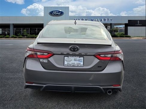 Used 2024 Toyota Camry SE image 4