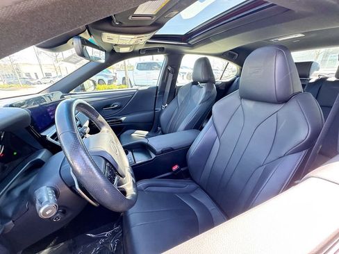 Used 2023 Lexus ES 300h F Sport image 11