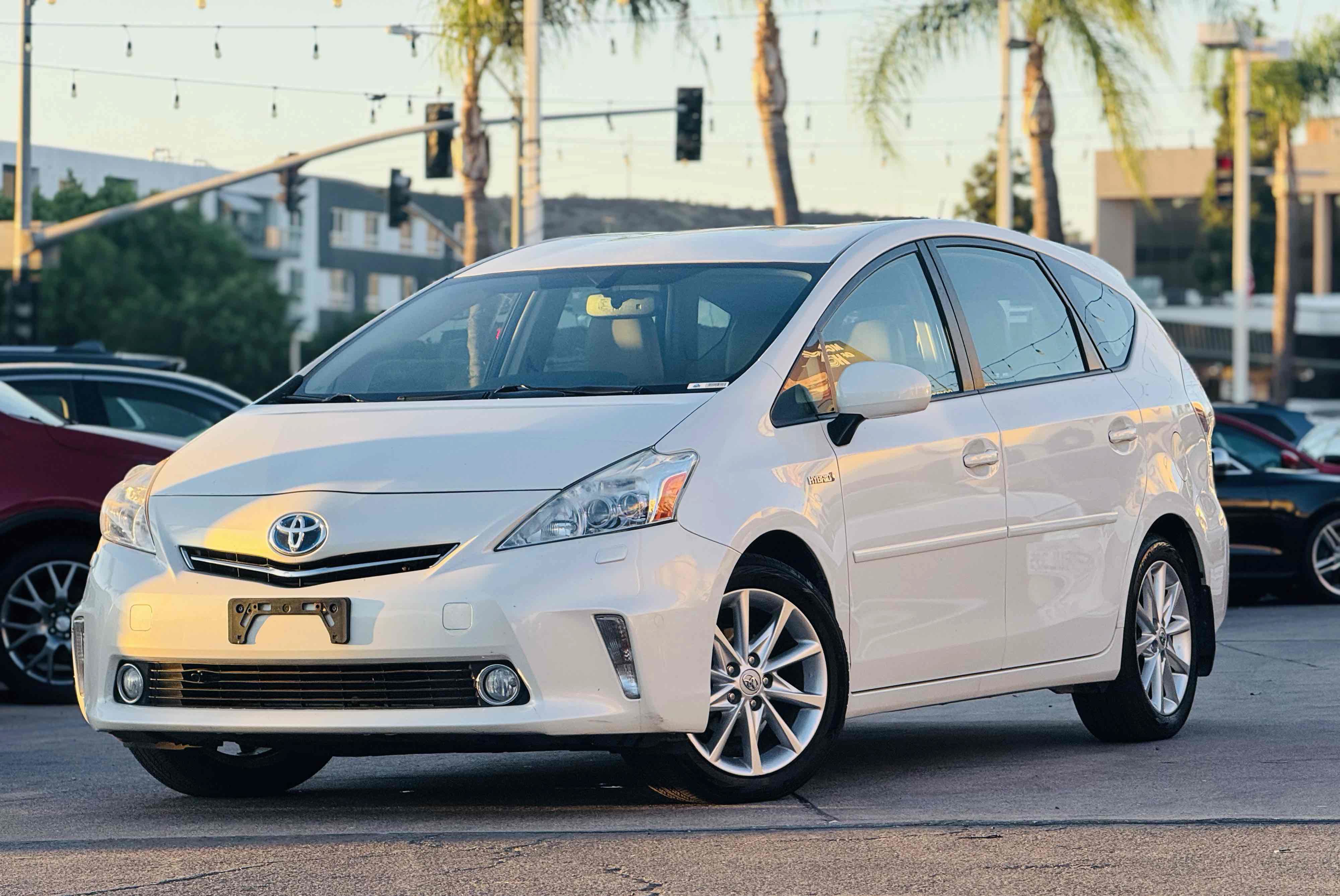 Used 2013 Toyota Prius V Five FWD image 1