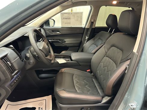 New 2026 Nissan Pathfinder Platinum AWD/4WD image 4