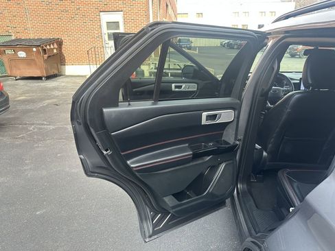 Used 2023 Ford Explorer XLT w/ Equipment Group 202A AWD/4WD image 11