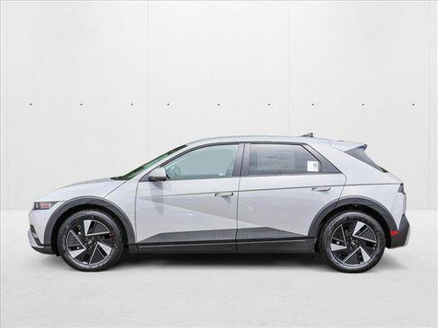 New 2025 Hyundai Ioniq 5 SE image 8
