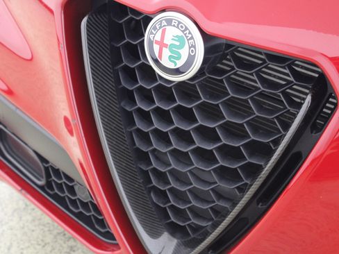 Used 2023 Alfa Romeo Stelvio Estrema image 12