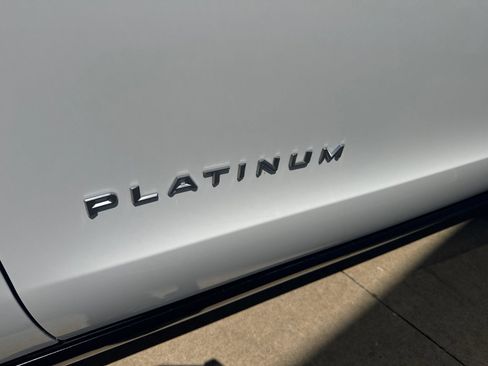 Used 2025 Ford Expedition Platinum AWD/4WD image 5