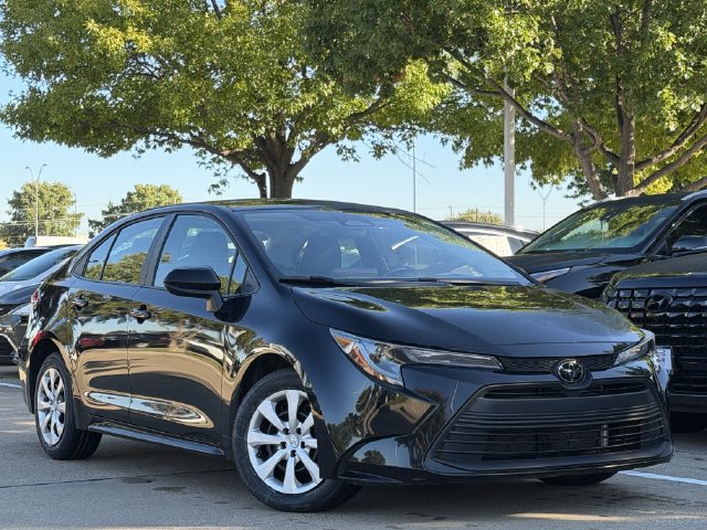 Certified 2025 Toyota Corolla LE FWD image 2