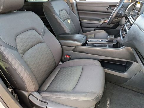 Used 2024 Nissan Pathfinder SV image 30