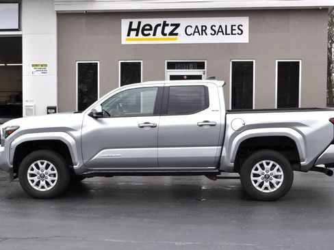 Used 2025 Toyota Tacoma SR5 image 1