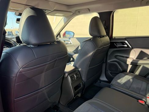 New 2025 Mitsubishi Outlander SE image 22