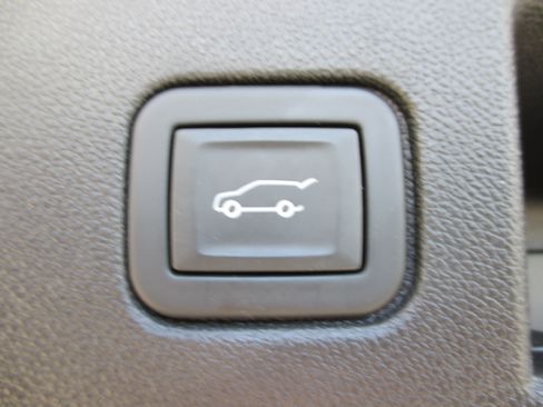 Used 2024 Chevrolet Equinox RS w/ LPO, Floor Liner Package FWD image 12