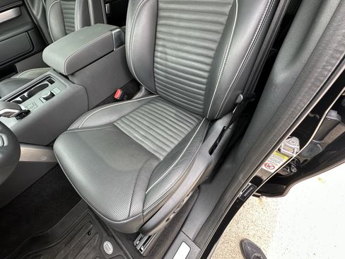 Certified 2024 Land Rover Discovery Dynamic SE AWD/4WD image 18