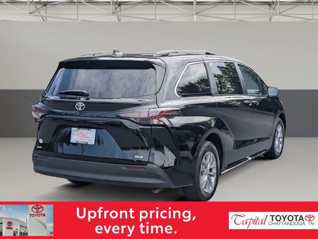 Used 2026 Toyota Sienna XLE FWD image 7