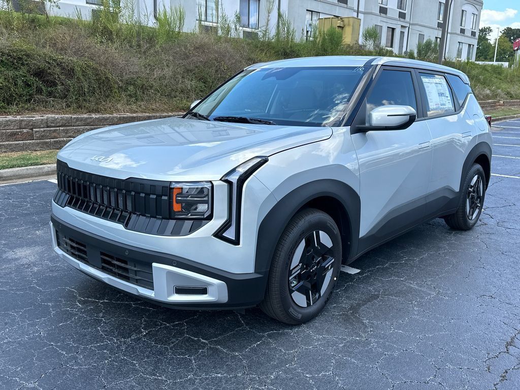 New 2027 Kia Seltos LX FWD image 3