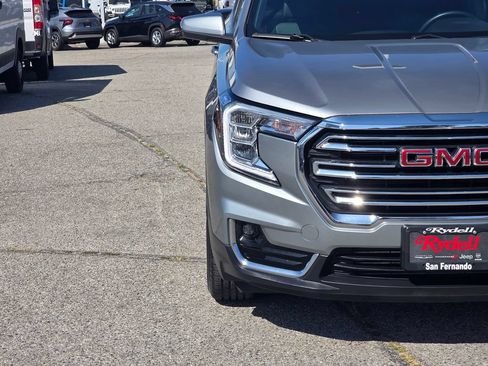 Used 2024 GMC Terrain SLT FWD image 3