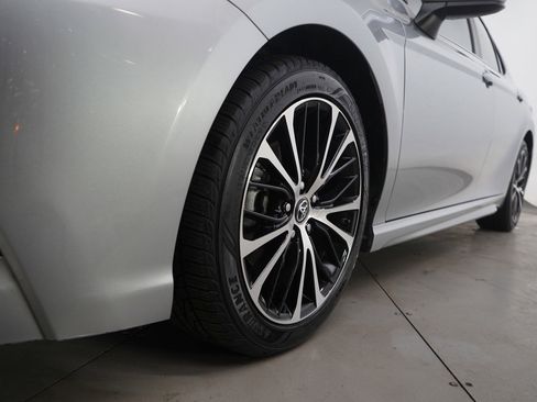 Used 2018 Toyota Camry SE image 24