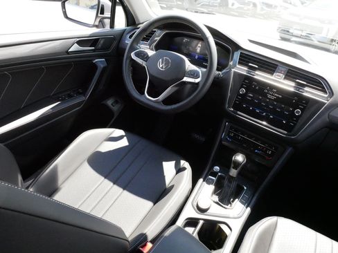 Certified 2024 Volkswagen Tiguan SE AWD/4WD image 9