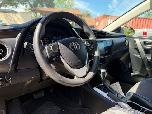 Used 2017 Toyota Corolla SE w/ SE Premium Package image 11