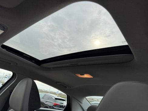 Used 2025 Hyundai Elantra Limited image 28