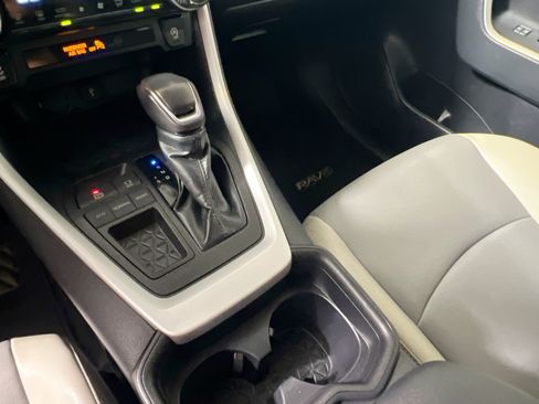 Used 2020 Toyota RAV4 XLE Premium FWD image 26