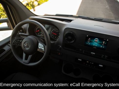 Used 2023 Mercedes-Benz Sprinter 4500 image 34