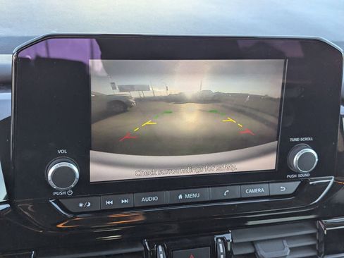 Used 2023 Nissan Pathfinder SV image 17